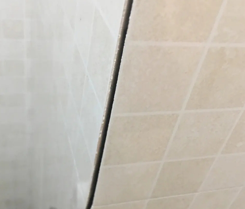 渑池瓷砖空鼓维修公司分享阳台瓷砖脱落的修复过程可以分为以下几个步骤